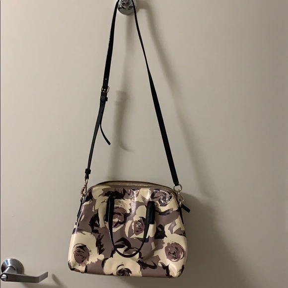 Black and white floral Kate Spade crossbody - Picture 4 of 7
